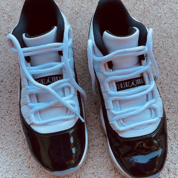 Jordan Retro 11 size 9 men’s $229